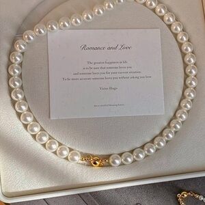 NWOT White Pearl magnetic necklace